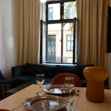 - Sleeps 8 - 4br Near S Apartment