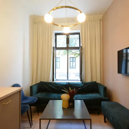 - Sleeps 8 - 4br Near S *