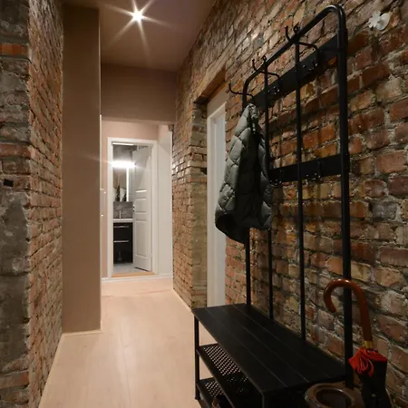 - Sleeps 8 - 4br Near S